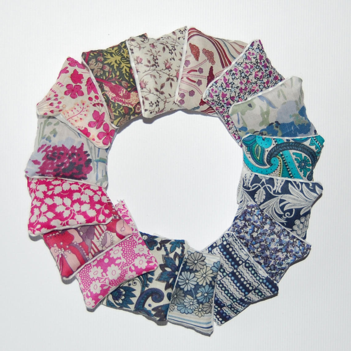 BLONDE DESIGN Make Mini Lavender Pillows