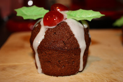mini christmas pudding cupcake 
