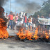 Manifestantes fecham avenida para cobrar infraestrutura em João Pessoa