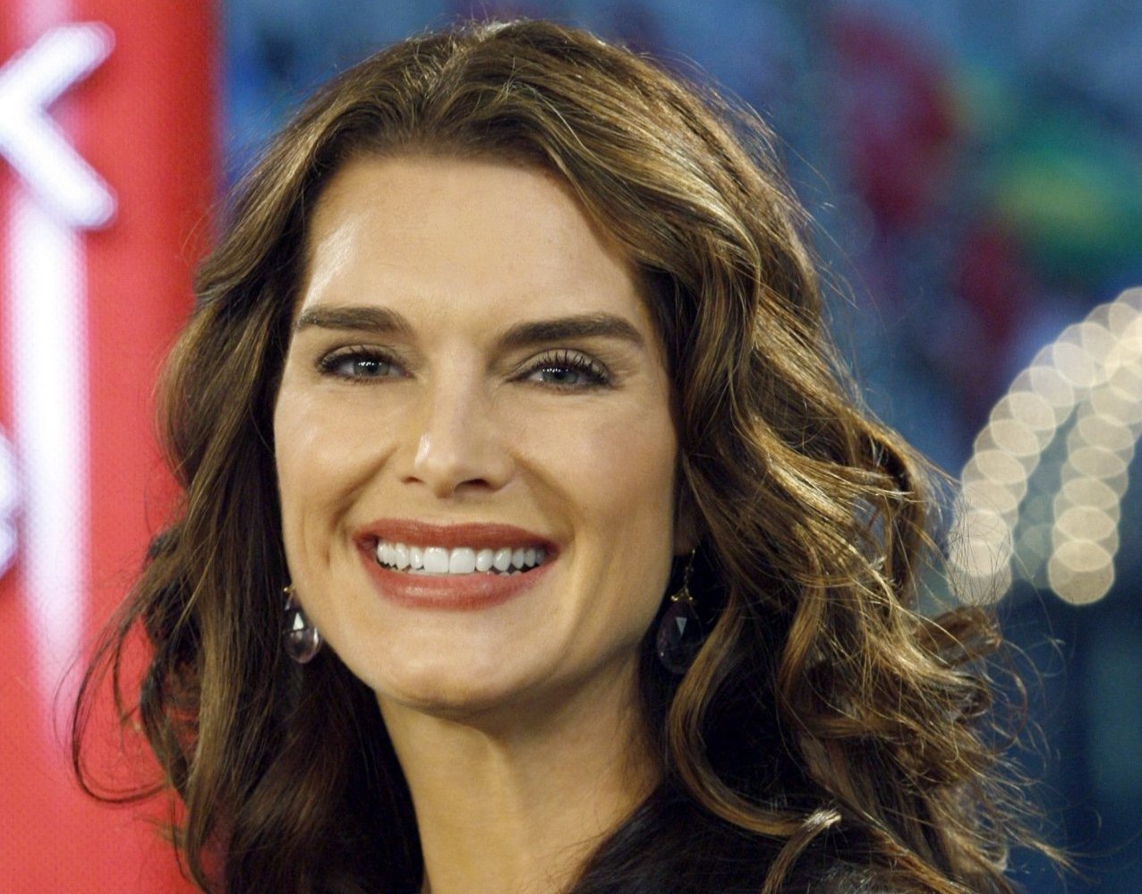 http://4.bp.blogspot.com/-AU3T016WHCs/Temnw2ENNRI/AAAAAAAABzM/VX2984h94I0/s1600/Brooke-Shields%2Bsmile.jpg