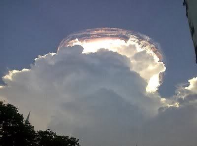 awan halo Fenomena Alam Aneh Langka di Alam Semesta