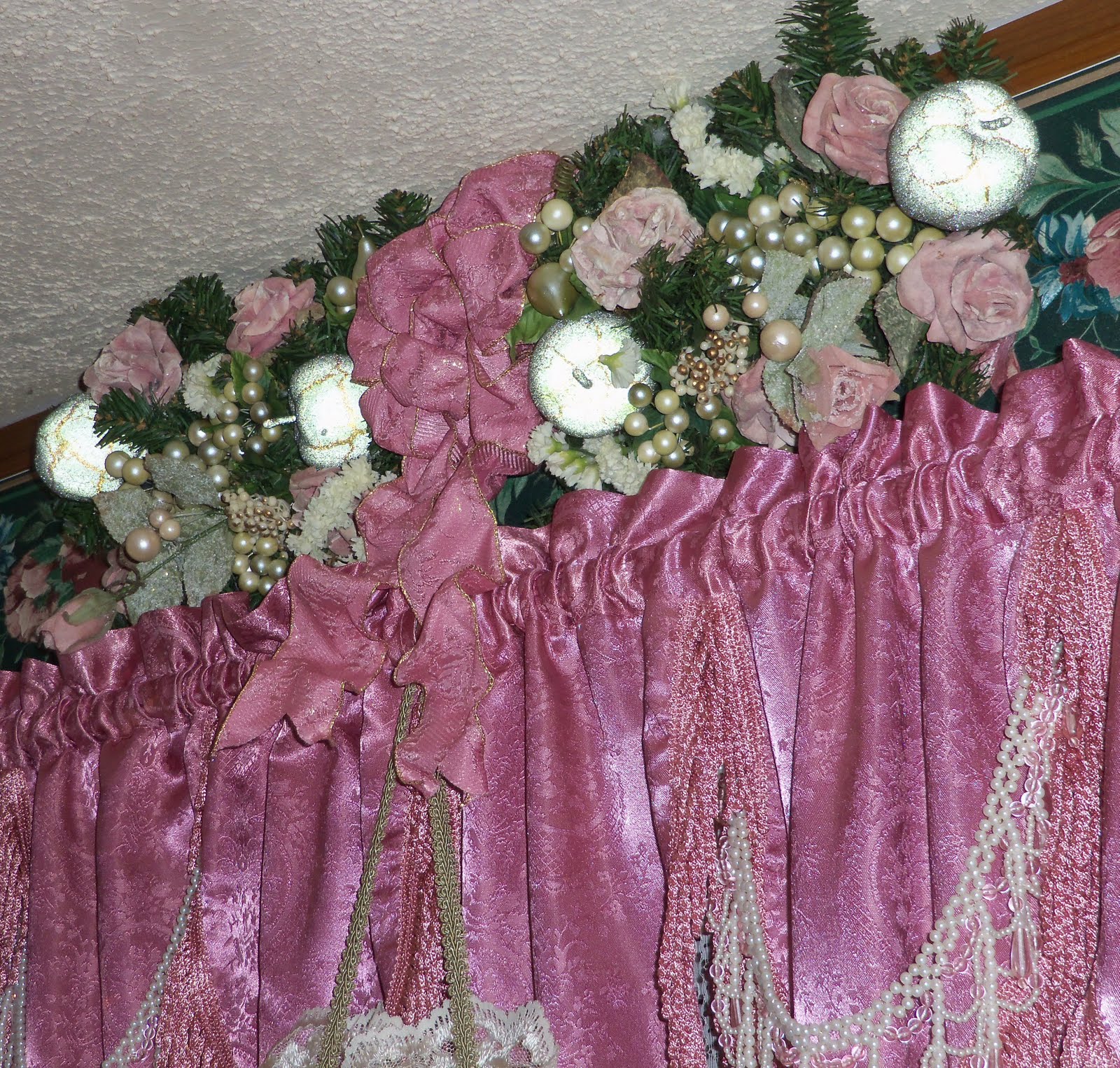 A DEBBIE-DABBLE CHRISTMAS: HOME TOUR 2011, Part 3, the DINING ROOM