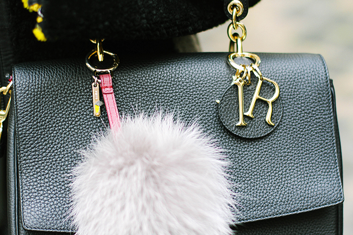 POM-POM-BAG-CHARM-FASHION-TREND-TALESTRIP POM-POM-BAG-CHARM-FASHION-TREND-TALESTRIP