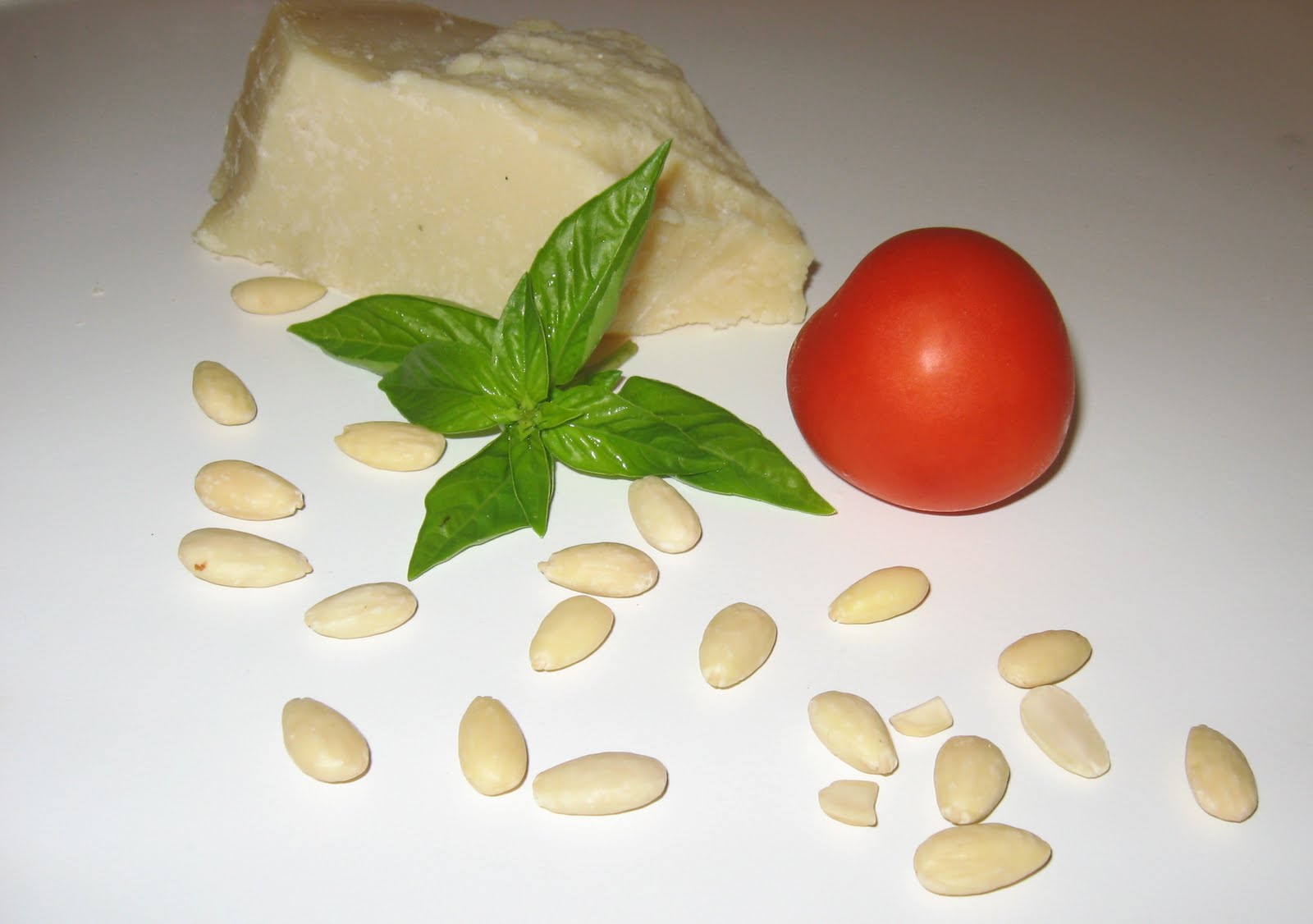 BUSIATE CON PESTO ALLA TRAPANESE E GAMBERI