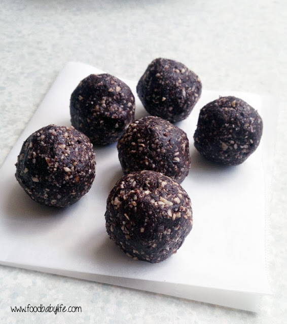 Date and Cashew Balls © www.foodbabylife.com