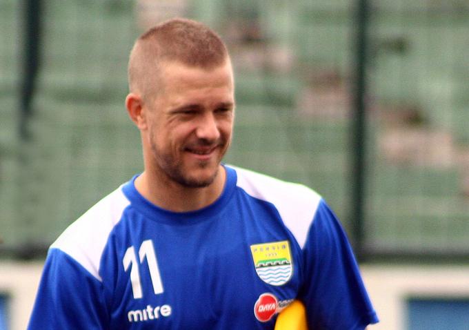 Robbie Gaspar saat berkostum Persib Bandung.