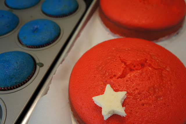 Hidden star inside fourth of july red white and blue cupcake recipe and turorial by Askanam