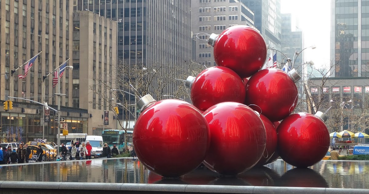AppleIsletotheBigApple Day 42 Photos of Fifth Avenue Christmas Windows