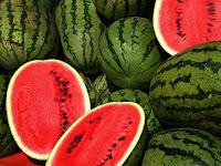 20 Manfaaat Menakjubkan Buah Semangka Untuk Kesehatan & Kecantikan 20 Manfaaat Menakjubkan Buah Semangka Untuk Kesehatan & Kecantikan