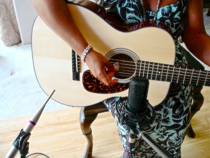 Miking the guitar neck and body Miking the guitar neck and body image