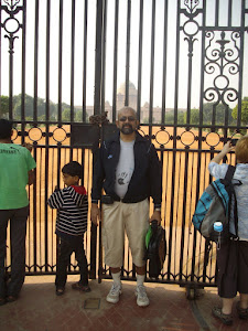 At the gates of Rashtrapati Bhavan(Monday 7-11-2001)