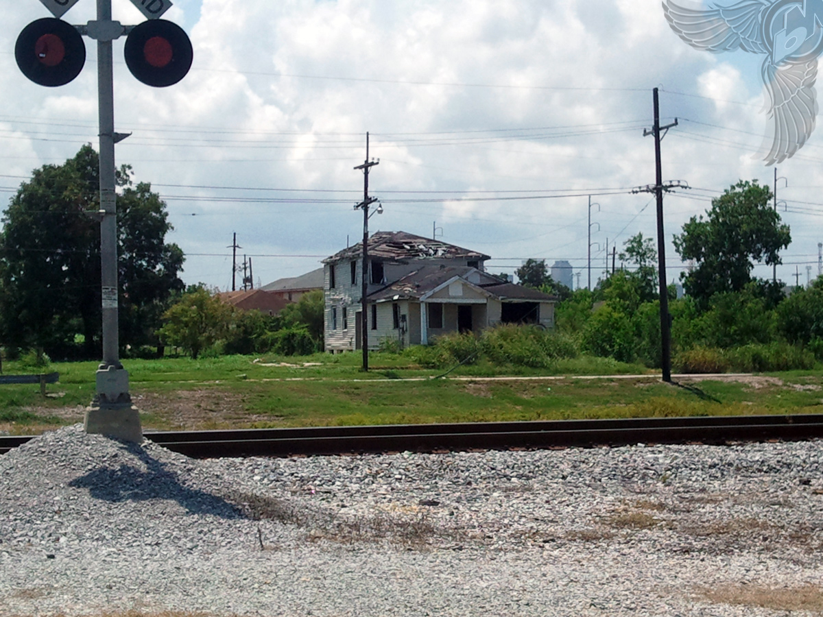 trains and skyscrapers in new orleans