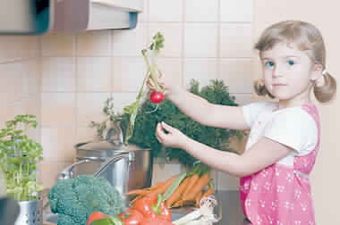7 عناصر غذائية أساسية.. لبناء جسم الطفل