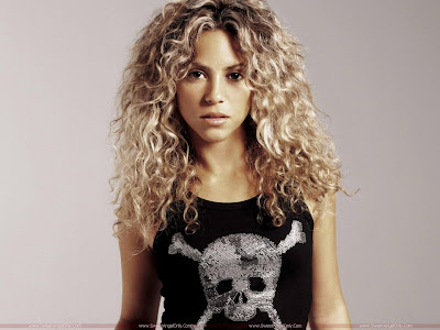 Shakira_Click on the Image for Larger View Shakira Isabel Mebarak Wallpaper in Black