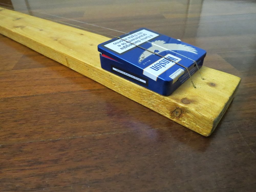 Davide Gironi Homemade 2 Guitar Strings Diddley Bow