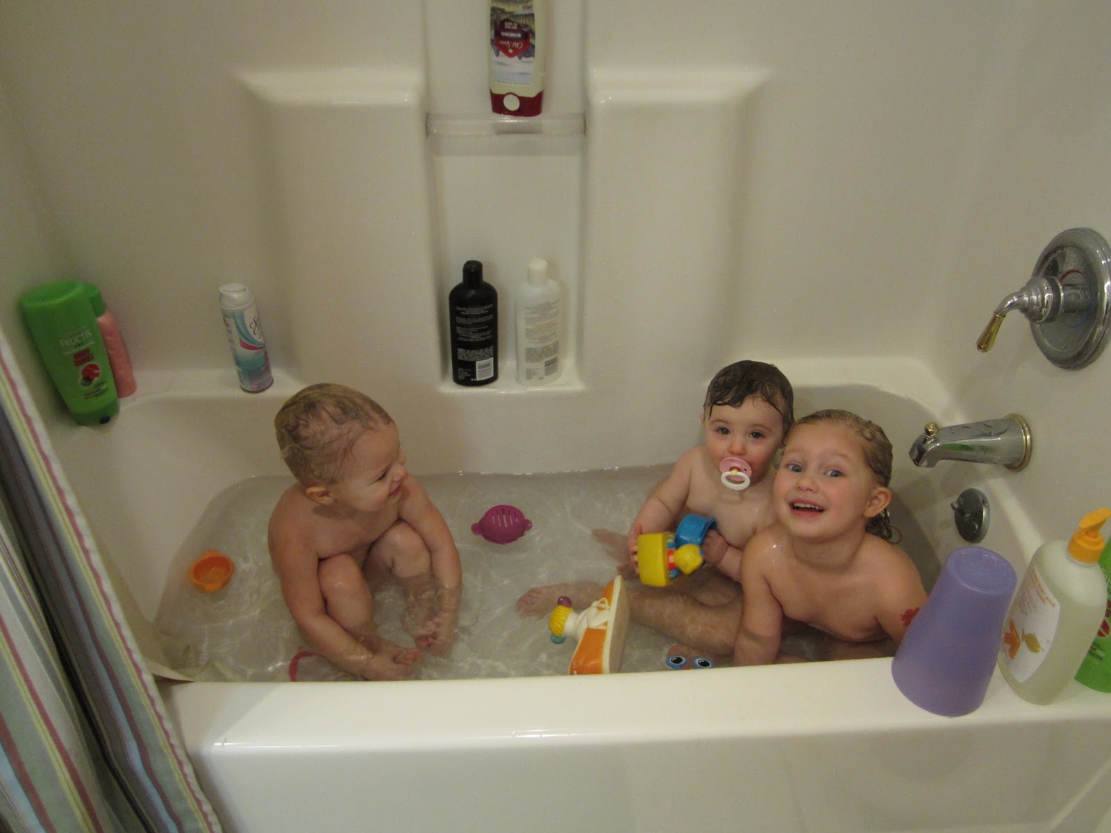 Zack, Ems, Elise and James Bath Time!