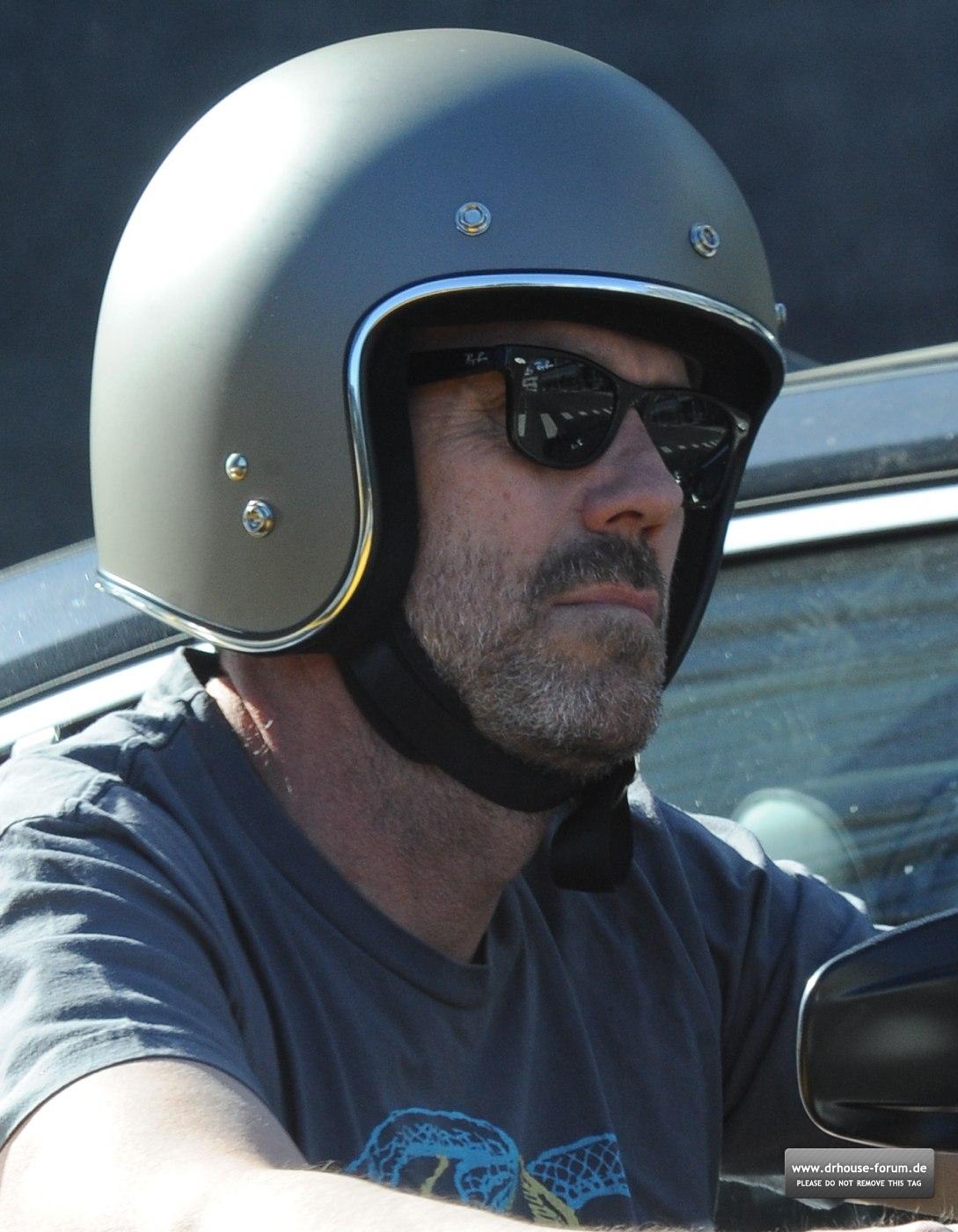 http://4.bp.blogspot.com/-AeB7GfQoYG0/T1P4fv0YqeI/AAAAAAAAA1g/eoBc4dreJmo/s1600/Hugh+Laurie+-+Riding+his+Harley+Davidson+along+the+Sunset+Boulevard+-+March+20123.jpg