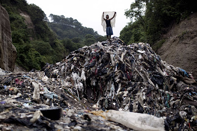 Esta voz: La mina en la basura ( Reportage fotográfico )