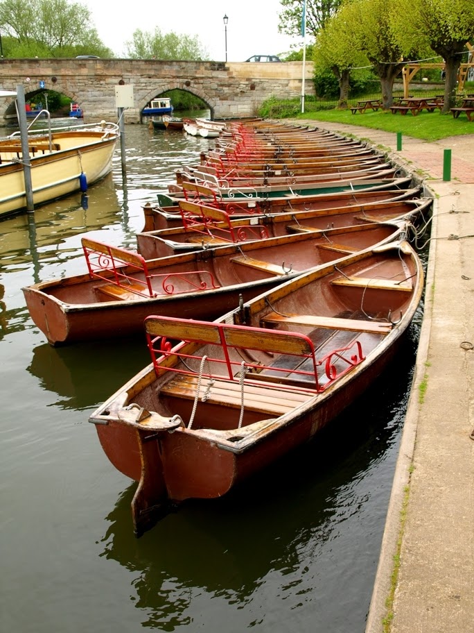 The Gondola Blog Rowboats in Shakespeare Coutry