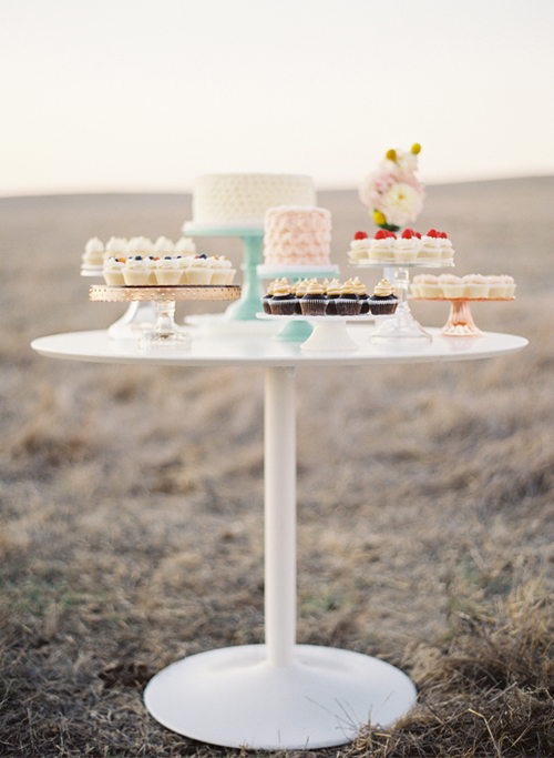 Coral Caravan Enjoy Cupcakes Styling | Vintage Styling Inspiration Cakes+displayed+ona++table Coral Caravan Enjoy Cupcakes Styling | Vintage Styling Inspiration