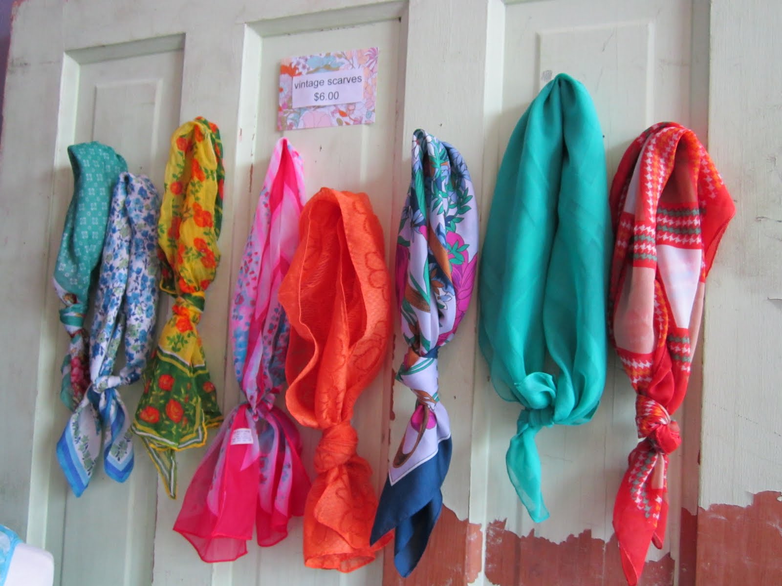 dainty daisies 3 ways to wear Vintage scarves!