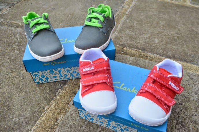 clarks kids summer shoes