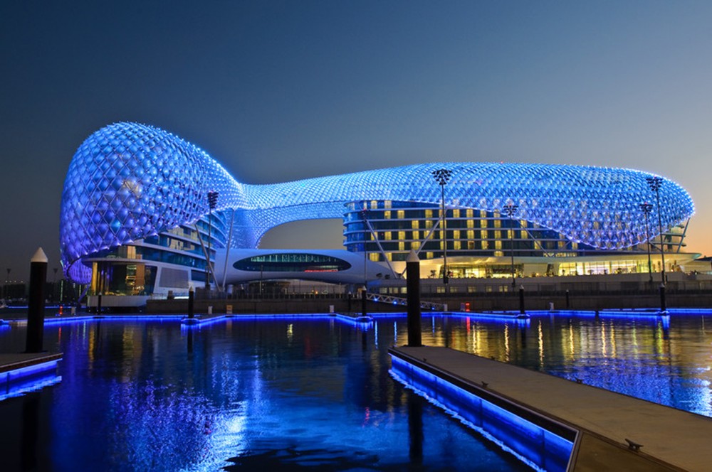 Primero Arquitectura YAS Hotel, Iluminación LED, Abu Dhabi