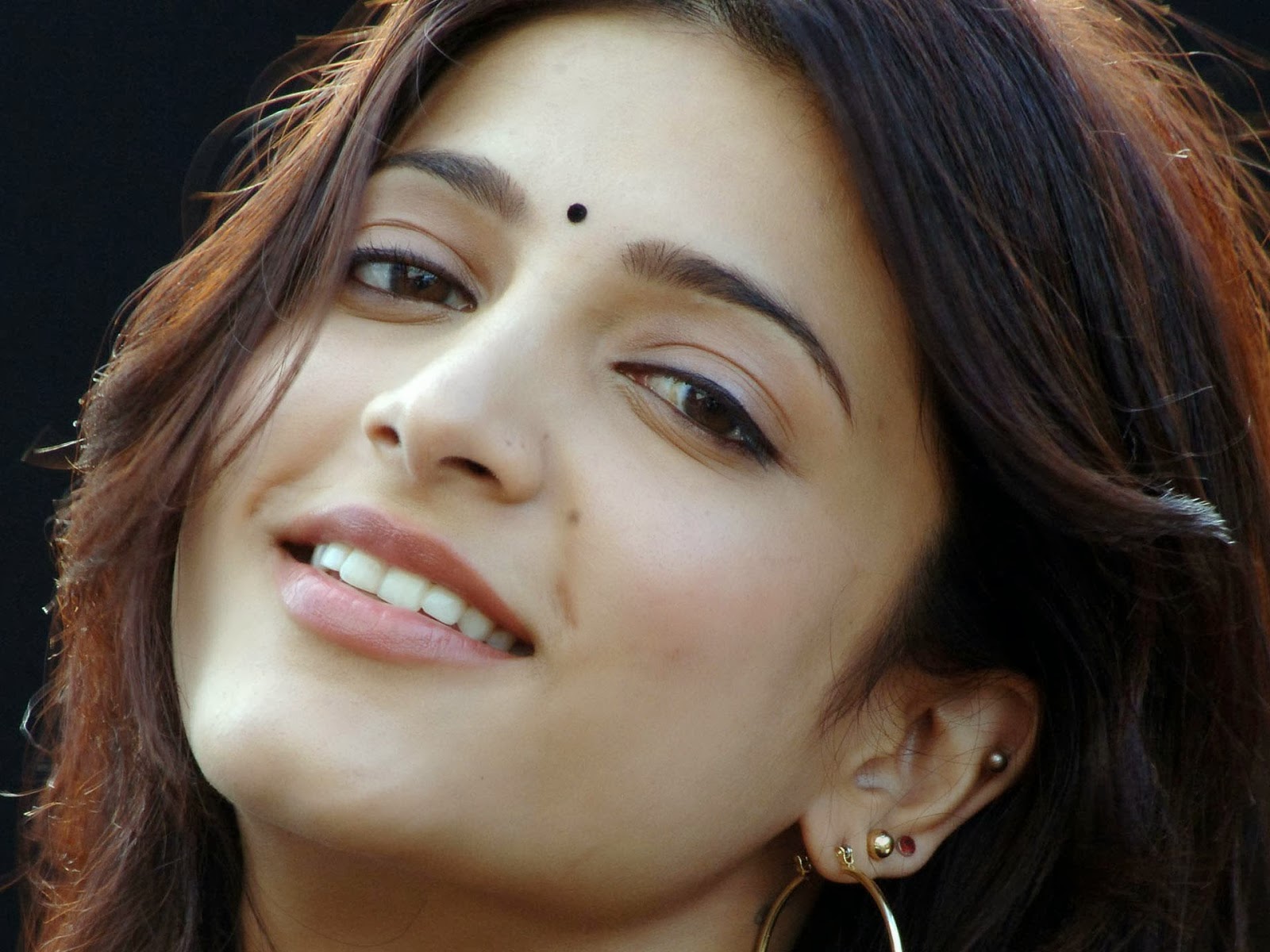 Shruti Haasan hot stills - HIGH RESOLUTION PICTURES