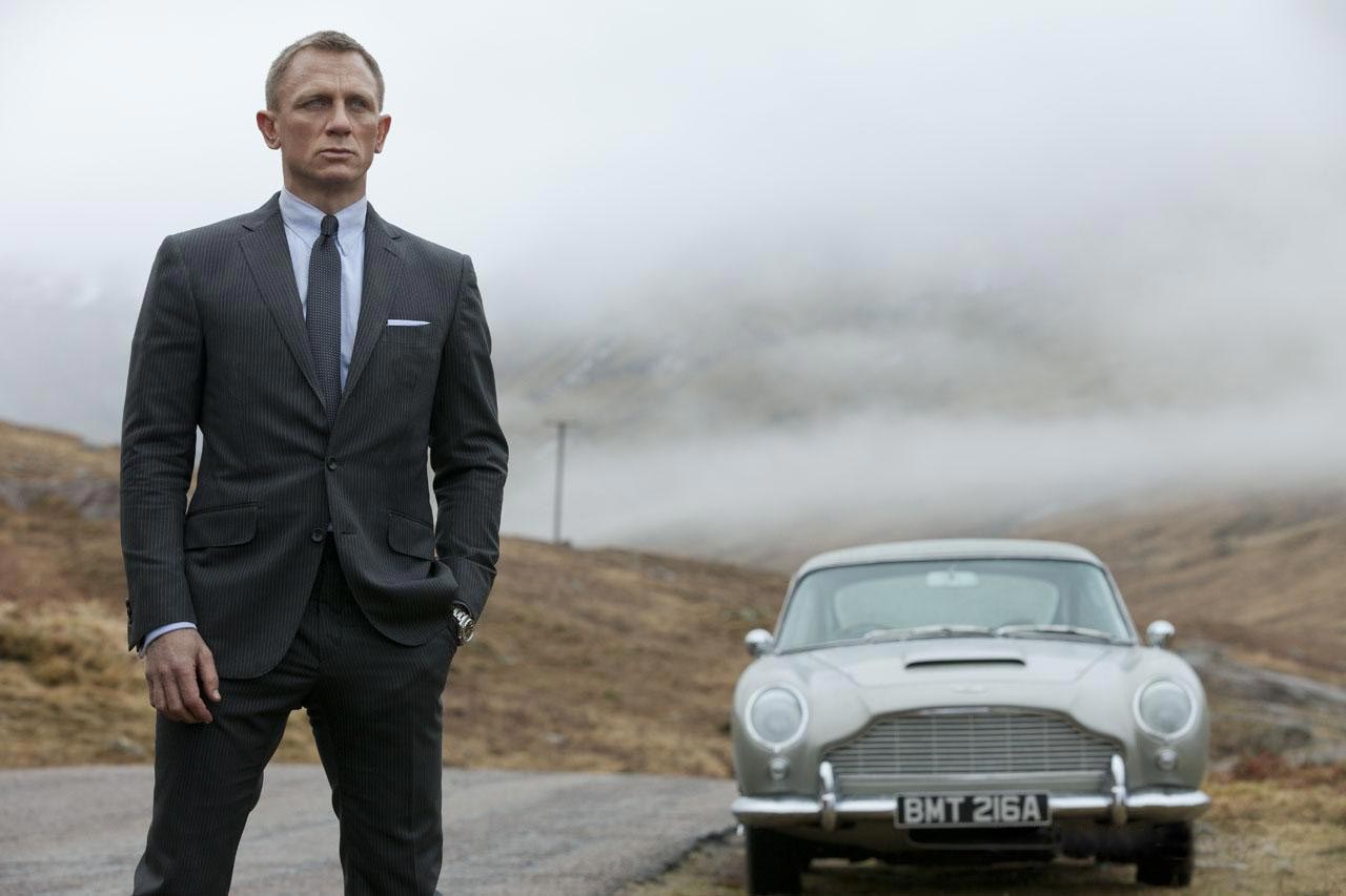 http://4.bp.blogspot.com/-AhbyL_NvIRQ/UI6bZw3DuJI/AAAAAAAAA6M/sEVZ2Ptfnak/s1600/daniel-craig-skyfall3.jpg