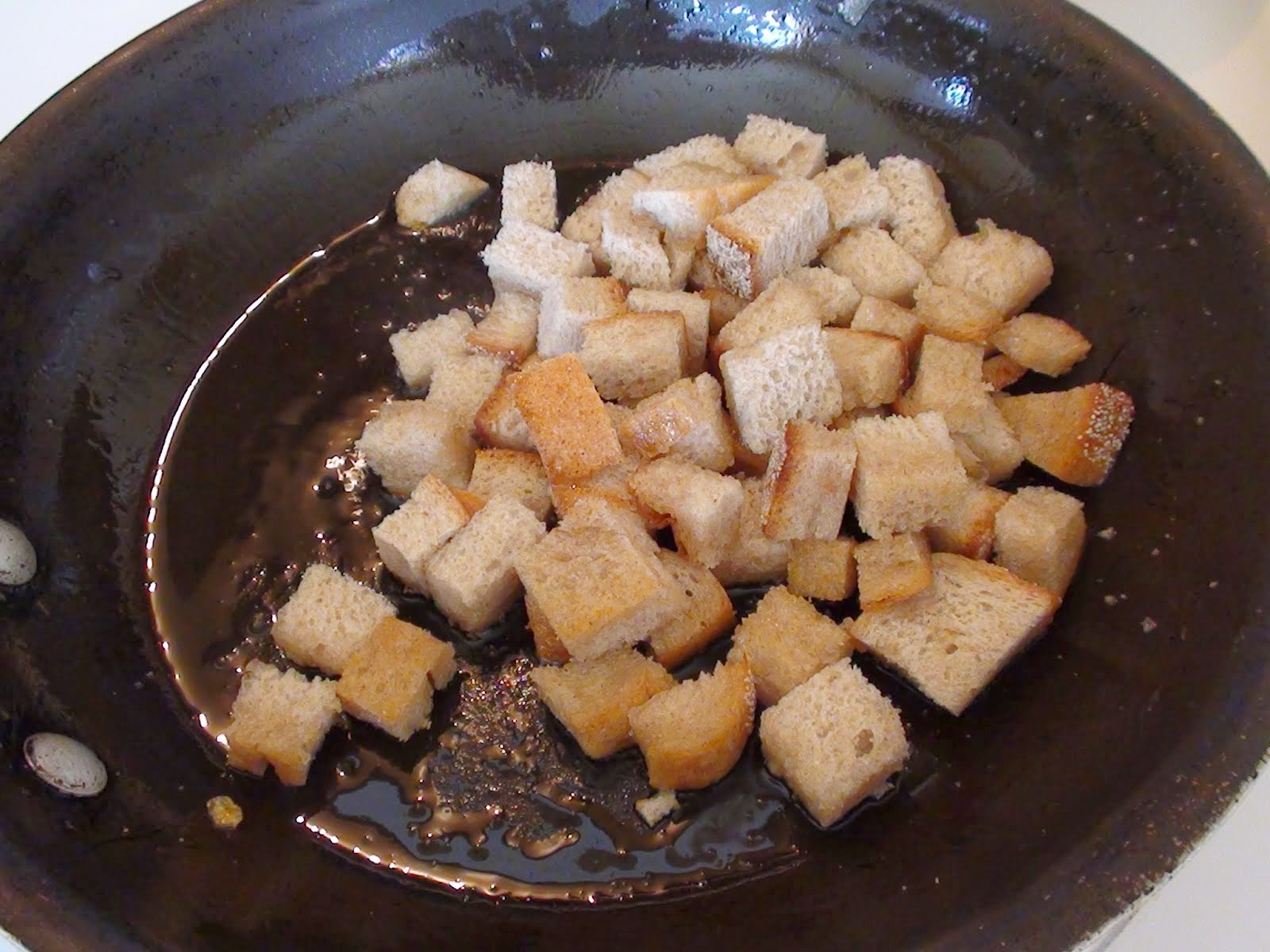 zsuzsa is in the kitchen TOASTED BREAD CUBES PIRITOTT KENYÉRKOCKA