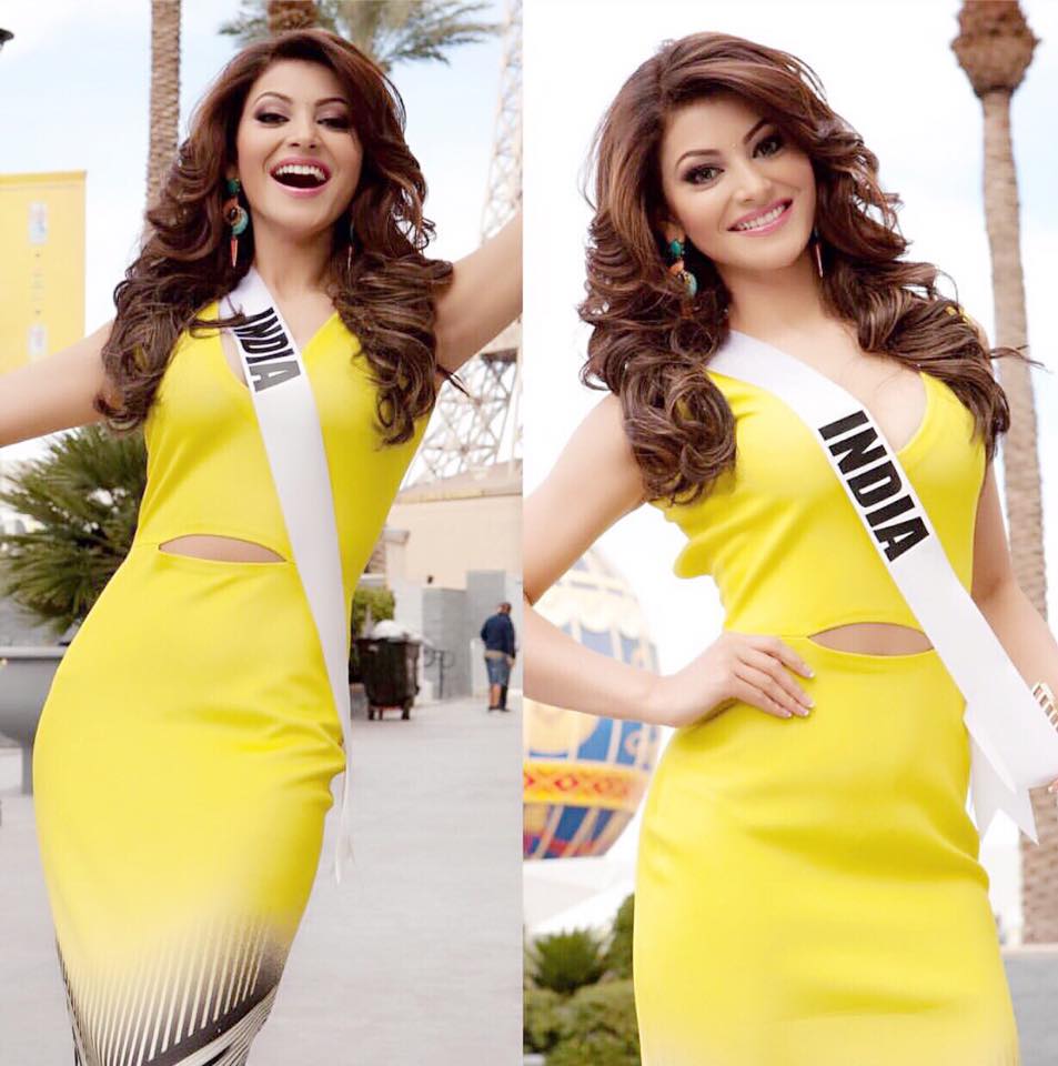Urvashi Rautela Cute Smile Pic