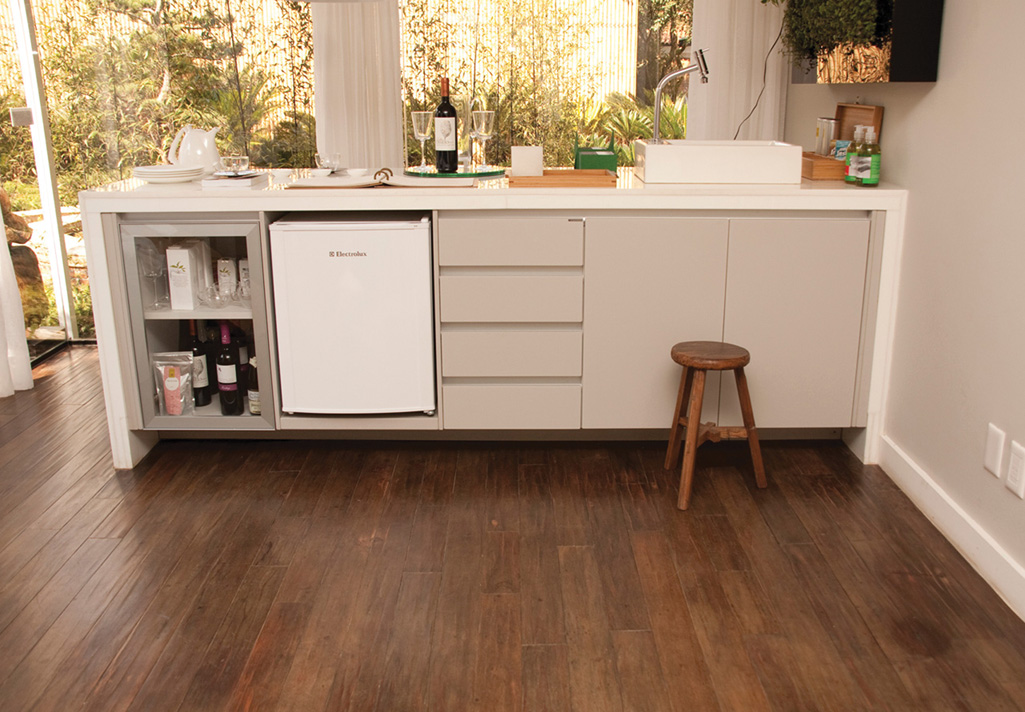Sim senhora, mãe!: dúvida cruel: cozinha! Integrando com laminado e porcelanato