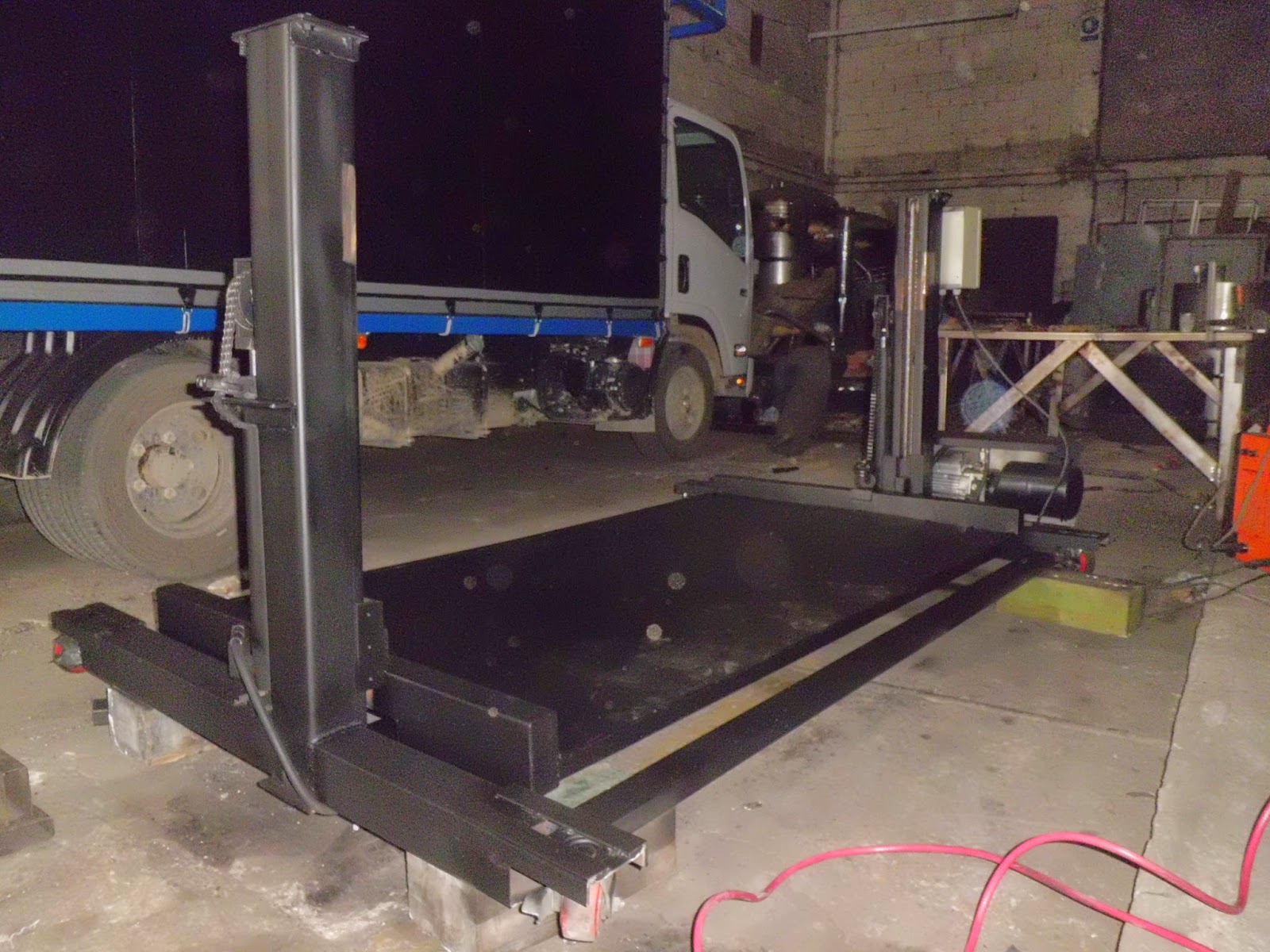 Elevadores Y Plataformas Titanio S A S Plataformas Para Carga Y Descarga De Camiones En Bodega