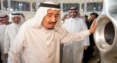 Foto : Prosesi Pencucian Ka'bah oleh Raja Saudi dan Putra Mahkota Foto : Prosesi Pencucian Ka'bah oleh Raja Saudi dan Putra Mahkota