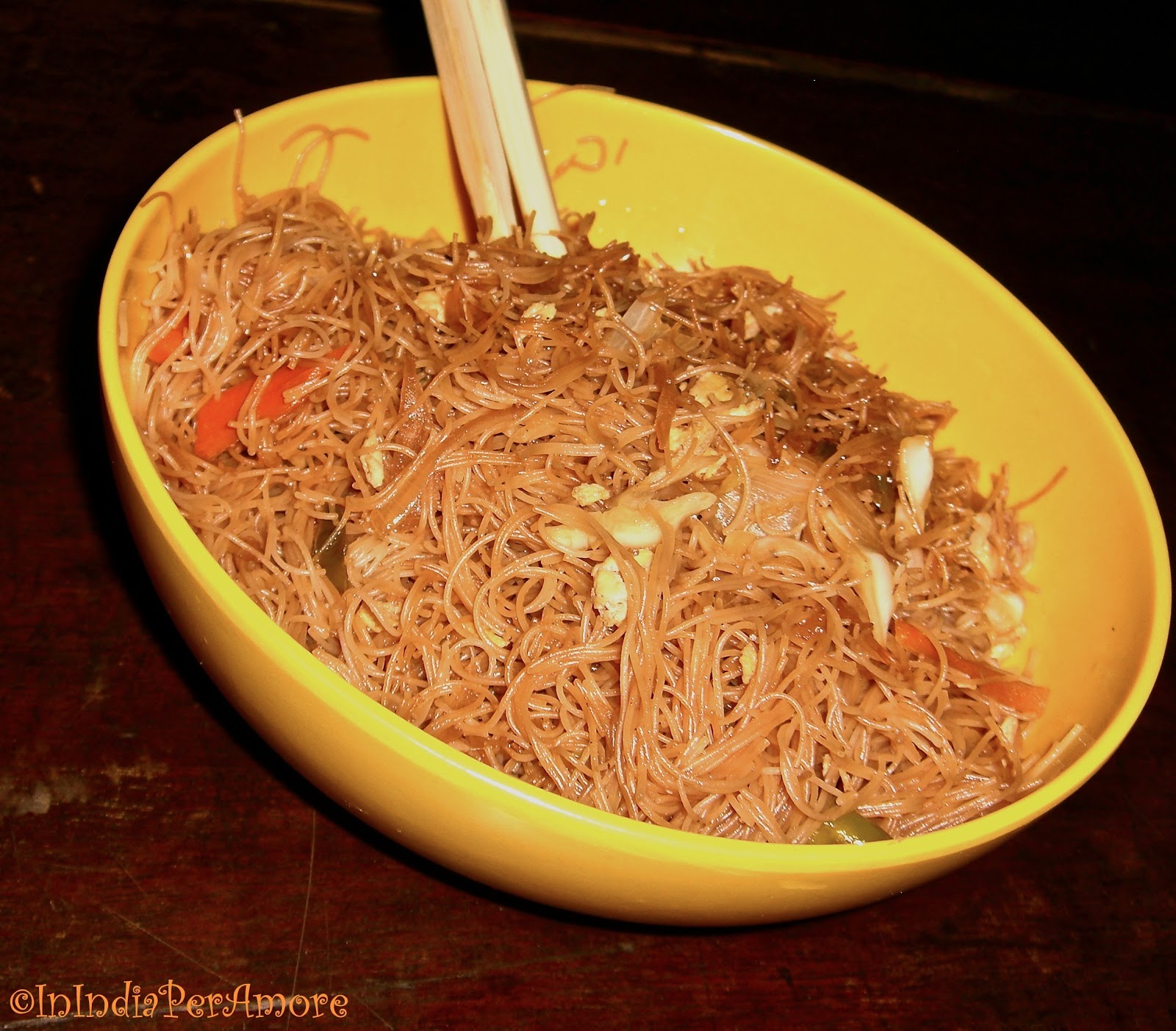 In India Per Amore EGG RICE NOODLES WITH SOYA SAUCE