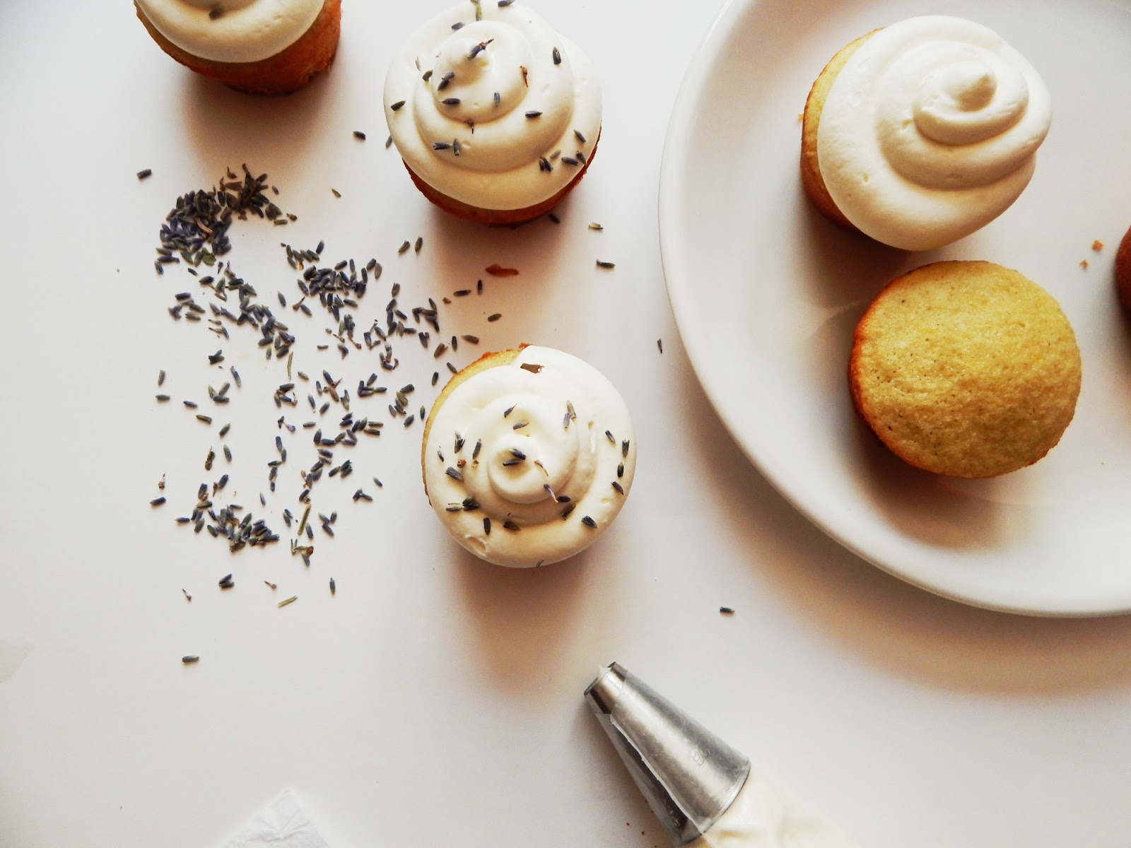 Cupcakes de Lavanda con Frosting Ligero de Queso Crema Bruni´s
