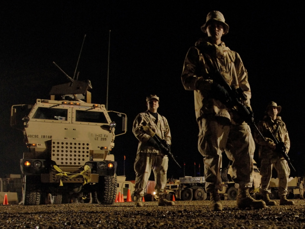 http://4.bp.blogspot.com/-Apcjzu9Y51M/TmOlHf_hvWI/AAAAAAAAEw0/SoDgR7m6-1k/s1600/Us%252Barmy%252Binfantry%252Bwallpaper.jpg