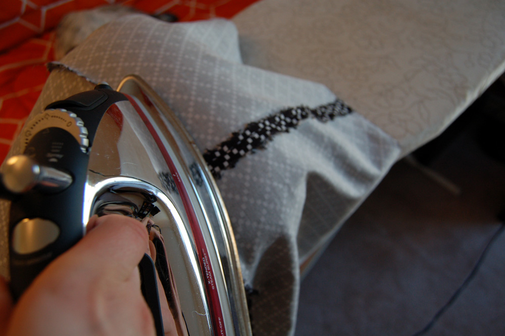 Anna of CLE Round Tablecloth Tutorial