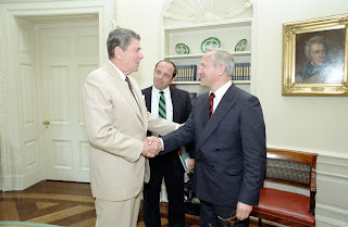 photograph of Ronald Reagan meeting Oleg Gordievsky in White House