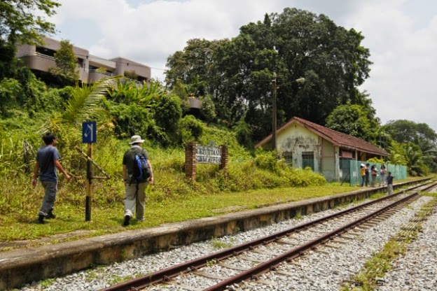 There are around 8,000 businesses found within a 1km buffer around the Rail Corridor. Their employees could benefit from the Rail Corridor by biking or walking to work.