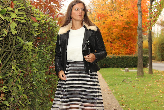 jupe midi naf naf, perfecto noir, pull blanc