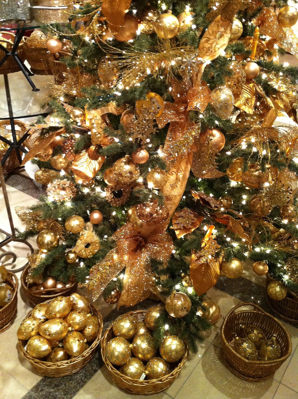 Janssen Interiors: How To Decorate a Christmas Tree Part Two