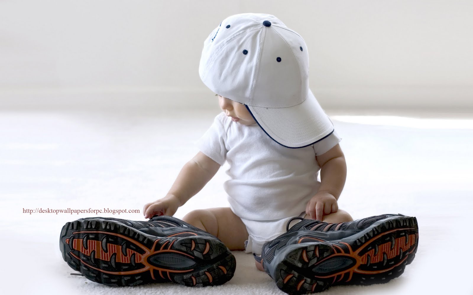 http://4.bp.blogspot.com/-Arqreuv082M/Tlsz_smfHpI/AAAAAAAAAJs/m1nt6LszXrk/s1600/Desktop%2BPC%2BBaby%2BBlack%2BShoe%2BWallpapers.jpg