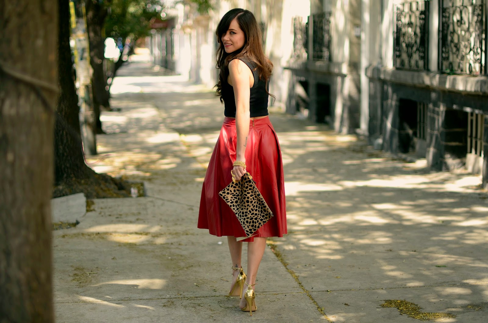 Red leather midi skirt. MODA CAPITAL