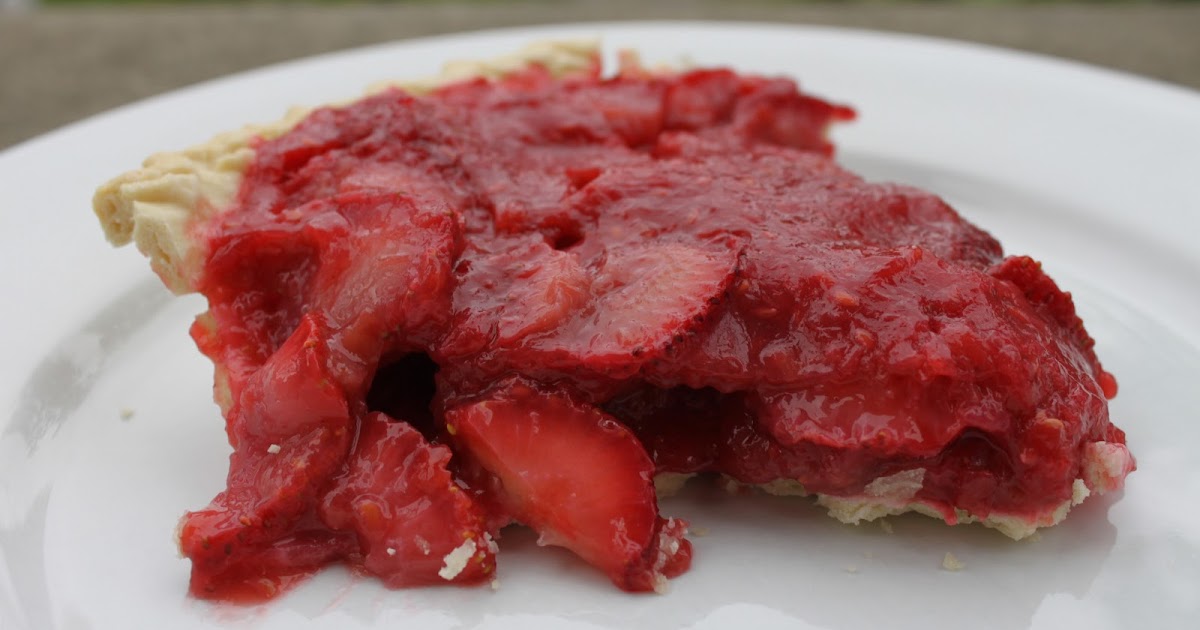 i am madame. recipe strawberry rhubarb pie.