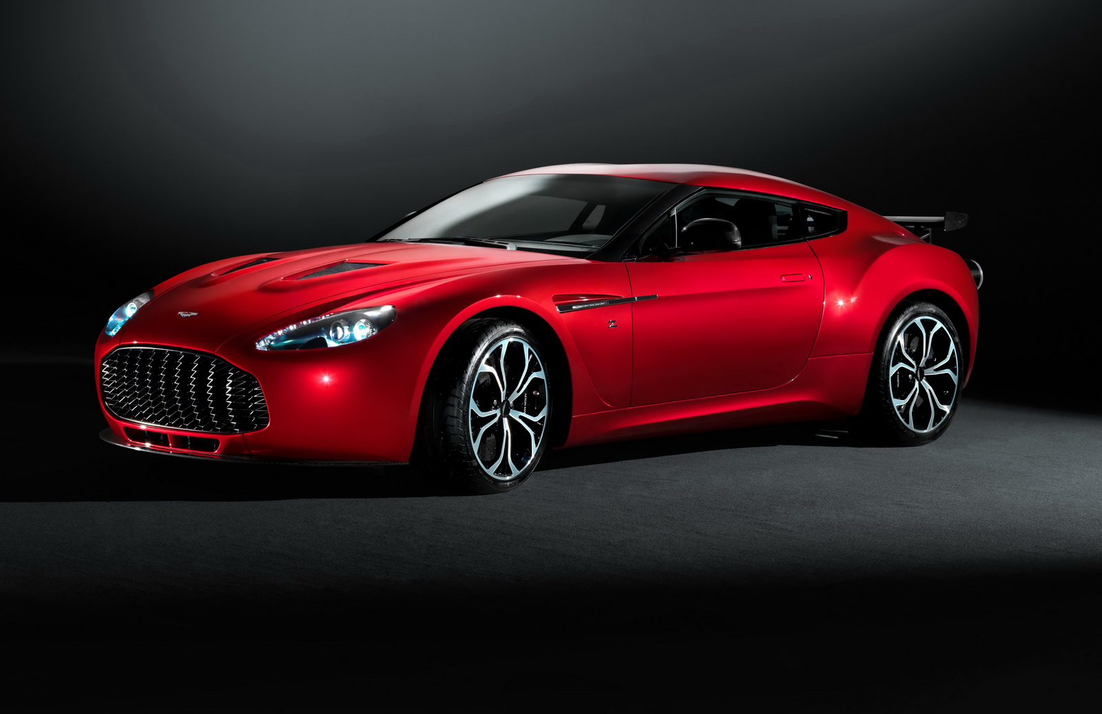 Aston Martin reveals the first images of the new V12 Zagato Road car
