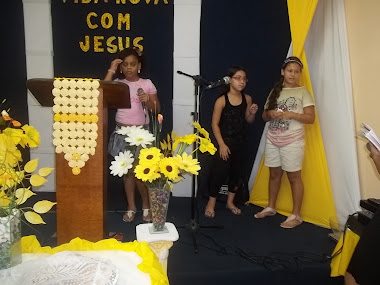 LOUVOR COM AS CRIANÇAS