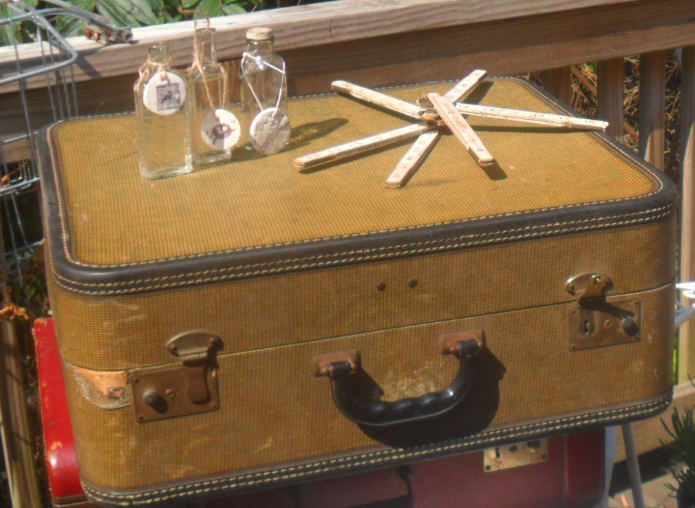 Katecreativesalvage DECORATING WITH SUITCASES OF THE PAST