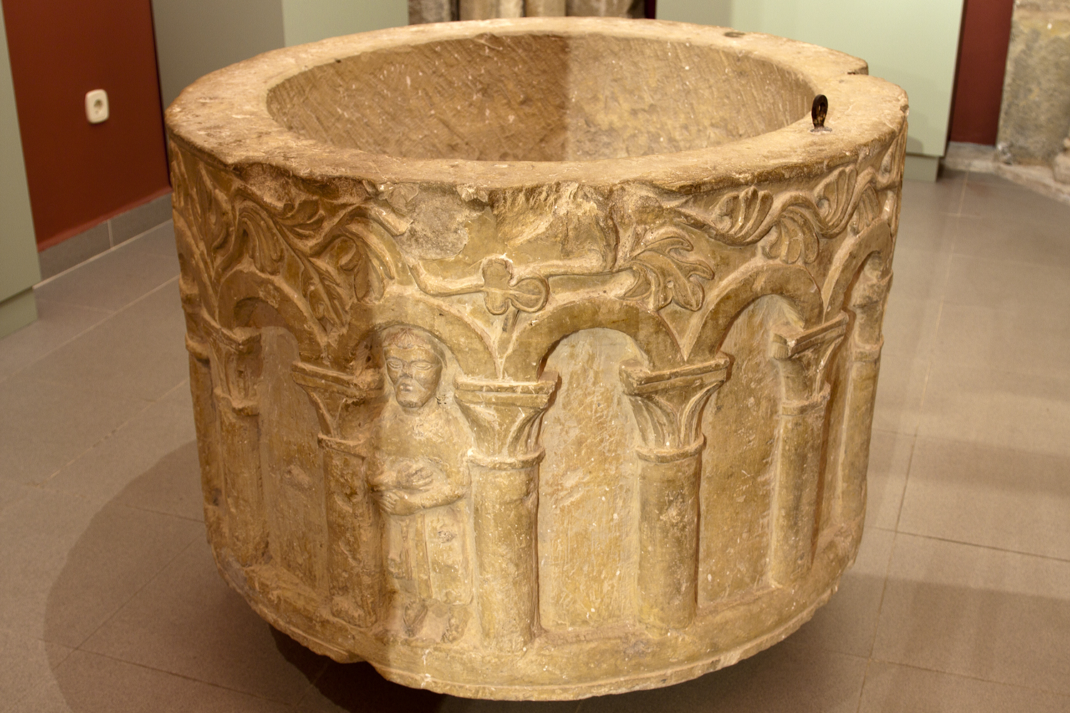 Pila bautismal de Canales del Ducado (Guadalajara) ArtePaisaje