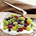 Kakaolu ve meyveli pavlova